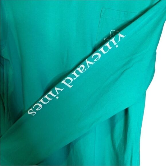 3 for $30! Vineyard vines graphic long sleeve top - Picture 3 of 12